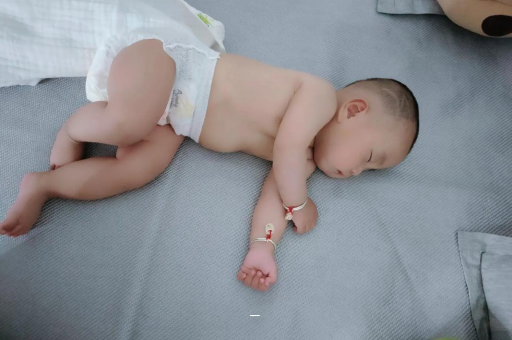 邹城几个月宝宝可以竖抱